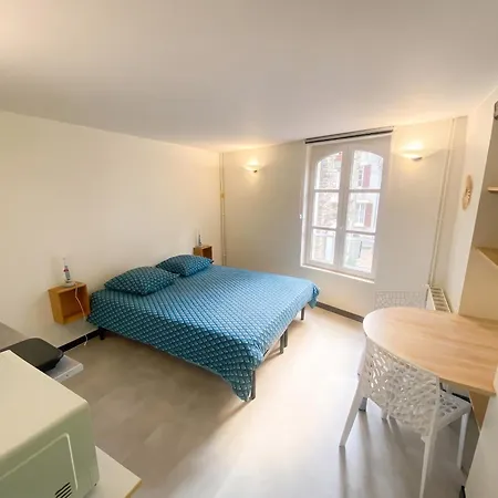 A Cherbourg-en-cotentin, 15 M² *