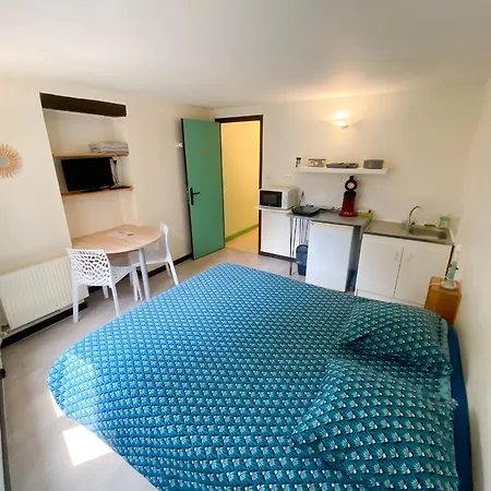 A Cherbourg-en-cotentin, 15 M² *